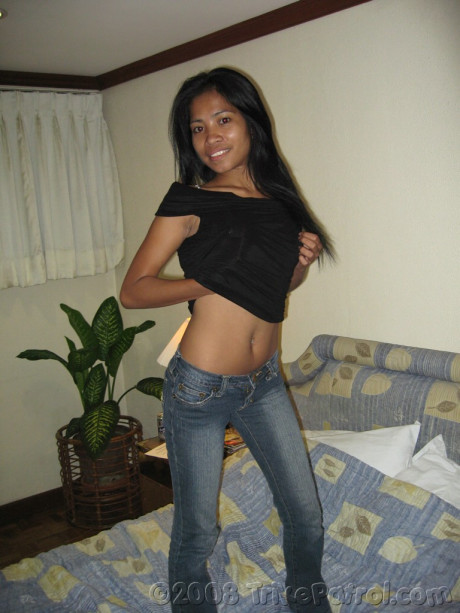 Petite Filipino girl girl girl Lyza teasing undressed on her bed before having sex