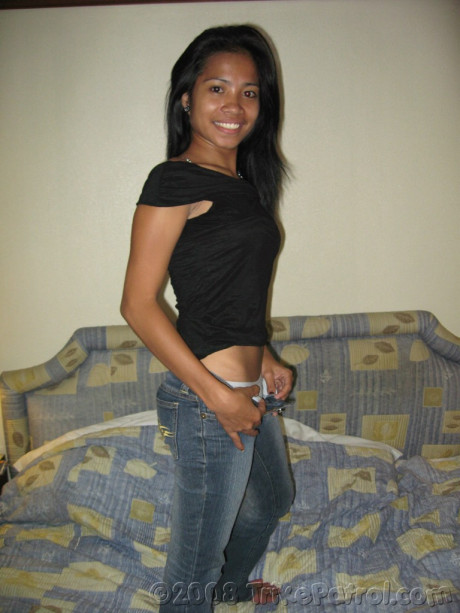 Petite Filipino girl girl girl Lyza teasing undressed on her bed before having sex