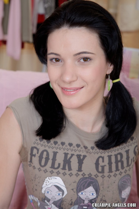 Petite teenie Yanie reveals her curves and enjoys a blazing hot bang