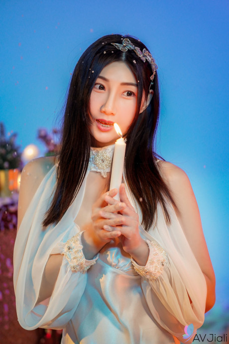 Fine asian babe Li Er shows off her humongous titties and gets screwed from booty