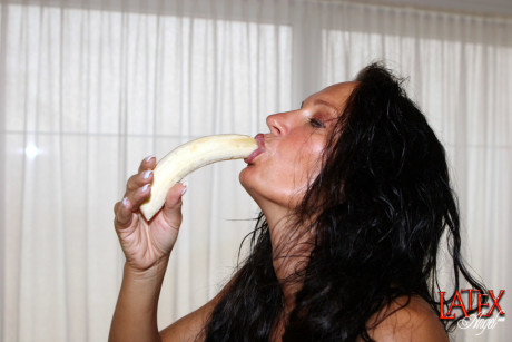 Solo lady GF chick shoves a banana up her filthy asshole in black latex stockings