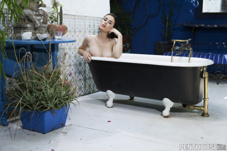 Glamorous babe Olive Glass washes her juicy boobs and bushy muff in the bathtub