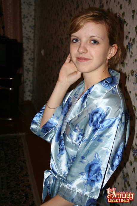 Hot teen Simona takes off her hairy robe and flaunts her yummy muff