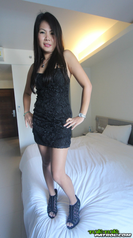 Lovely chinese babe Mina spreads her legs and shows her shaved pussy