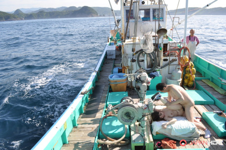 Japanese lovers Miki Uemura & Hinata Serina fuck on a fishing boat