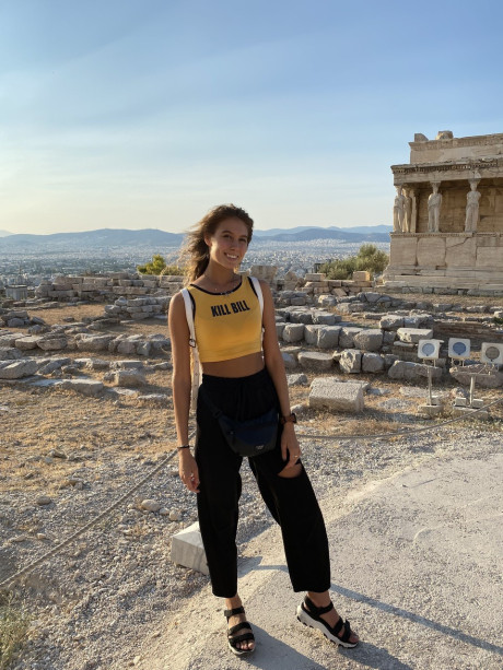 Thin babe takes undressed selfies showing her tiny boobs and her tight butt