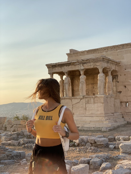 Thin babe takes undressed selfies showing her tiny boobs and her tight butt