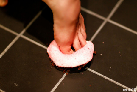 Undressed pornstar Kayla Jane Danger flaunts her behind while getting messy with food