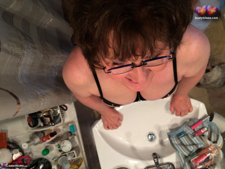 MatureMILFBBWCurvyBig TitsUnited StatesBig AssVoluptuousBlondesGrannyCougarBig