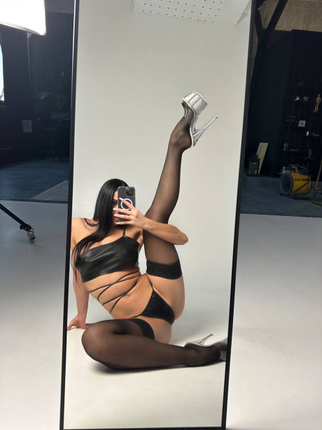 OnlyFans Gymnast Alina