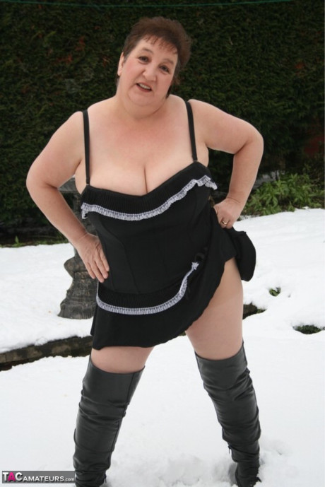 MILFBBWCurvyBig TitsVoluptuousBig AssHairyMatureBrunettesUnited KingdomHigh