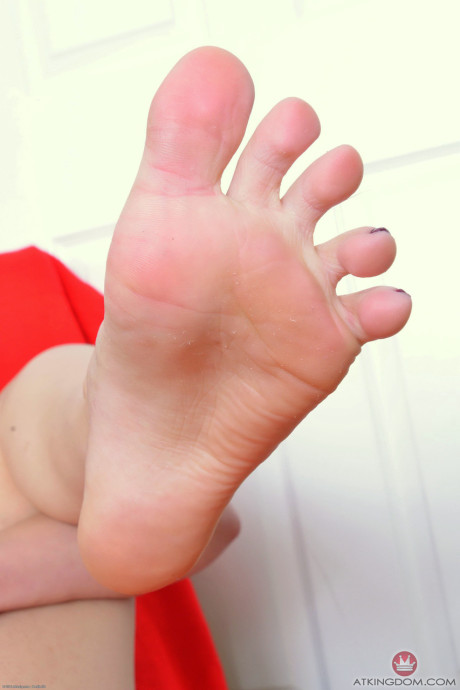 Raven-haired hispanic Penelope Reed reveals her monstrous behind sensitive feet & holes