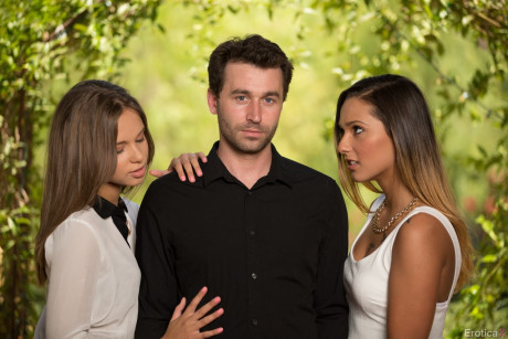 American pornstars Jaye Summers and Liza Rowe take one penis after stripping