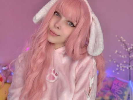 Glamorous OnlyFans cutie Little Kitty poses & blows a toy in her compilation