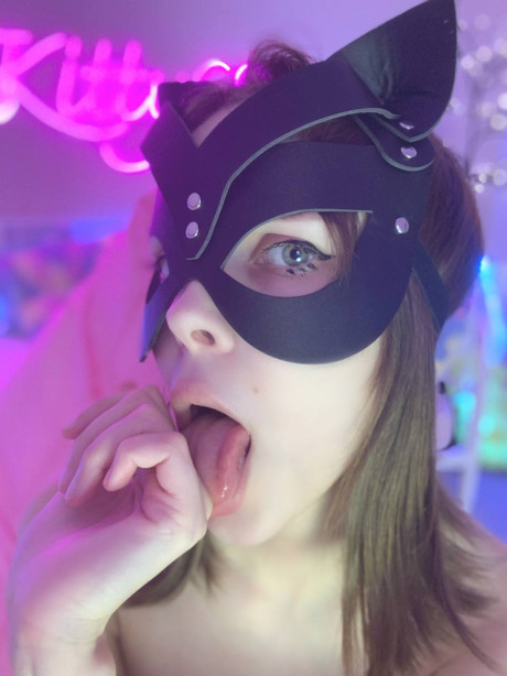 Glamorous OnlyFans cutie Little Kitty poses & blows a toy in her compilation