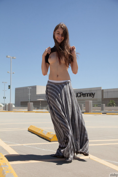 Teen GF Willow Hayes flashing her butt and boobies in public