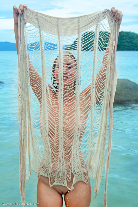 Hot teen Vikatoria gets completely undressed while in the ocean