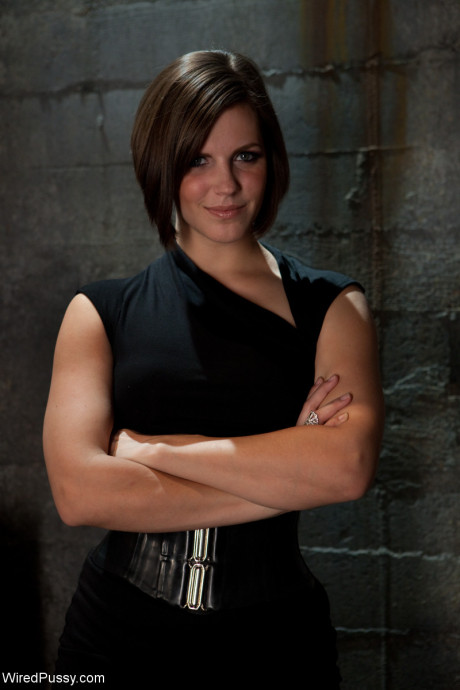 Babe Gia DiMarco shows her gigantic melons & gets toyed by two chicks in BDSM action