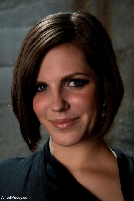 Babe Gia DiMarco shows her gigantic melons & gets toyed by two chicks in BDSM action