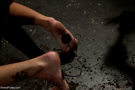 Babe Gia DiMarco shows her gigantic melons & gets toyed by two chicks in BDSM action