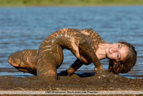 Ravishing sexy whore GF lady Katelin covers her flexible body in mud while at a lake