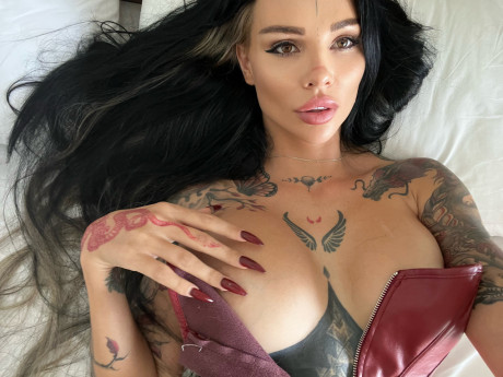 Tattooed OnlyFans cam babe shows off her beautiful monstrous boobs up close