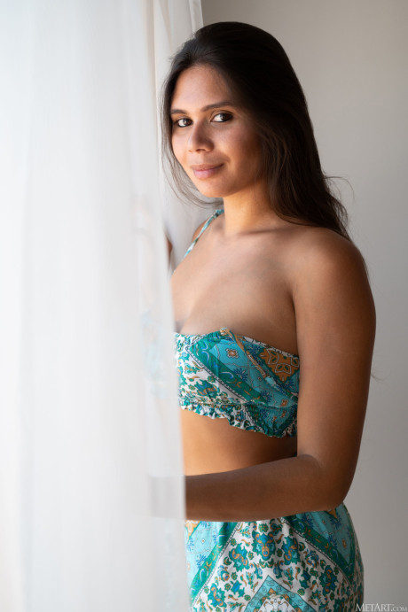 Ravishing teen Savana undresses and shows her juicy titties and massive behind