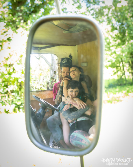 Alternative individuals model in the undressed and while clothed as well