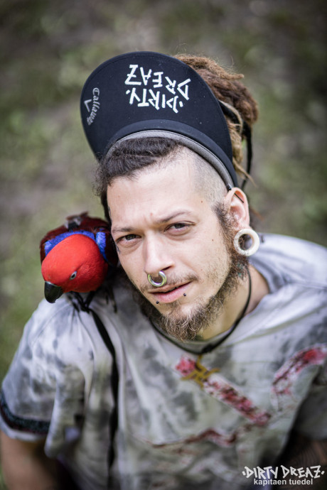 Alternative individuals model in the undressed and while clothed as well