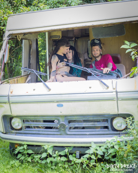 Alternative individuals model in the undressed and while clothed as well