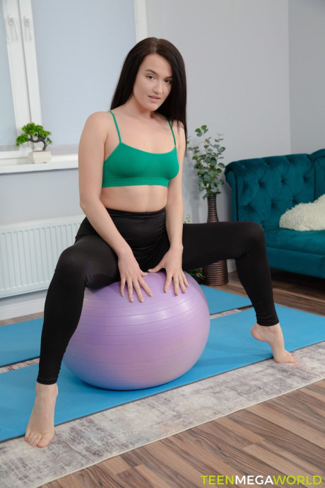 Amateur cutie Eva Red getting slammed & creampied by her personal coach