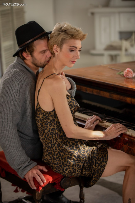 Slender ex-wife Natalie Anna blows dick and gets rammed after a piano lesson