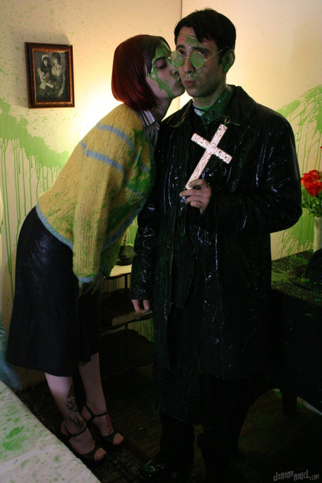 Nude tattooed Kylee Kross & pal masturbate, blow schlong & kiss in zombie porn