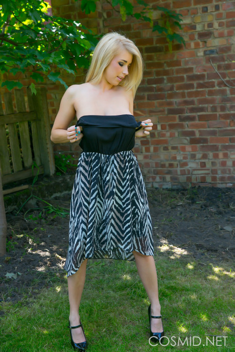 Busty yellow-haired Jodie takes off her clothes outdoors to sun her saggy tits