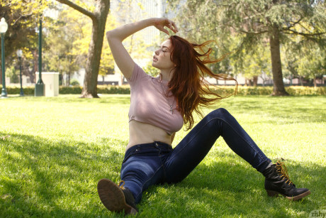 Redheaded freckled babe Sabrina Lynn flaunts her underboobs outdoors