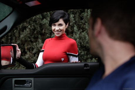 Hitchhiking cheerleader Cadey Mercury gets a fuck & facial from her horny ride