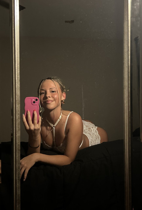 OnlyFans Lil Mia starring Lil Mia Hot Gallery