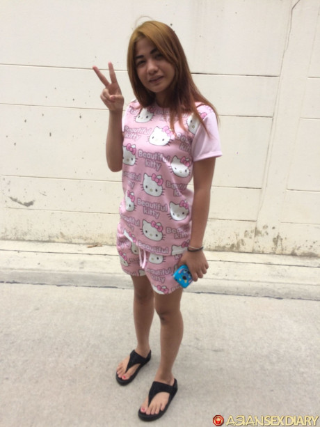 Sweet asian bitch girlfriend girl Bee K swallows and humps a stranger's penis at the hotel room