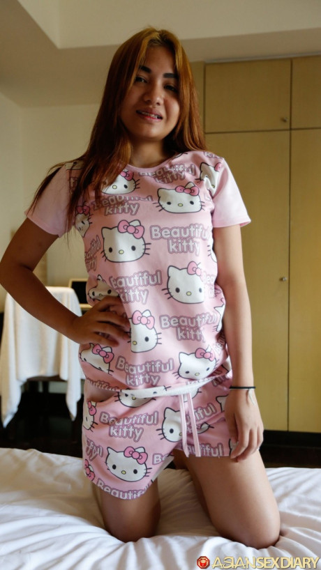 Sweet asian bitch girlfriend girl Bee K swallows and humps a stranger's penis at the hotel room