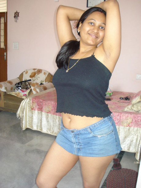 Indian plumper exposes upskirt underwear after freeing her boobs from a bra