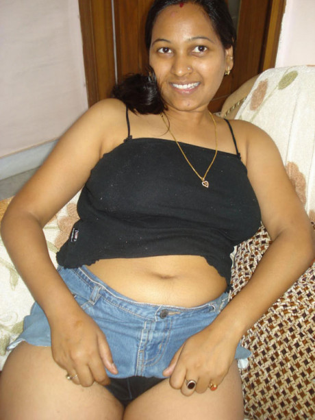 Indian plumper exposes upskirt underwear after freeing her boobs from a bra