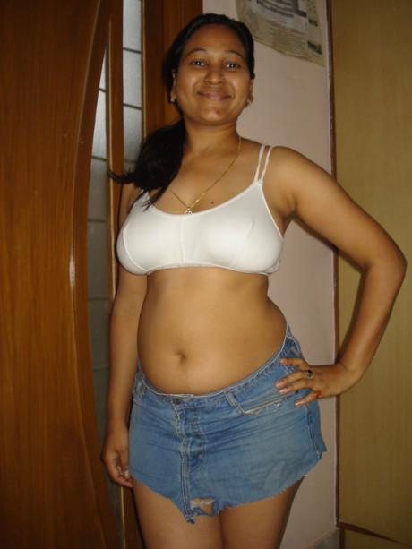 Indian plumper exposes upskirt underwear after freeing her boobs from a bra