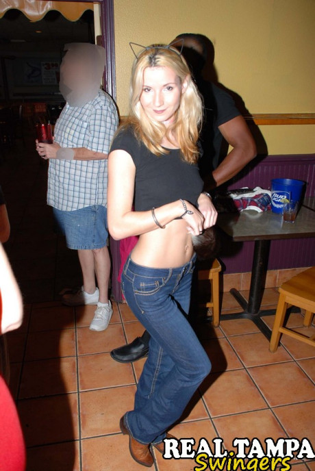 Blondie matures with grand boobs unveil their twats and pose together