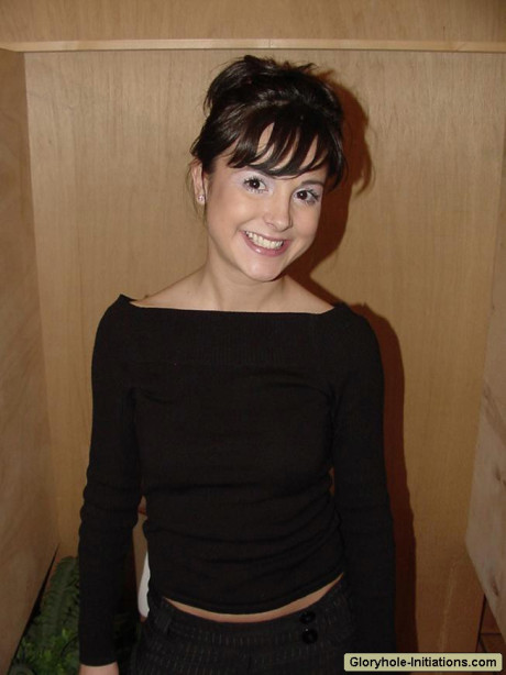 Tasty brunette Brit gives hot head to a schlong popped through the glory hole
