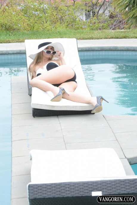 Teen with a hot body Jillian Janson gets nailed after sunbathing poolside
