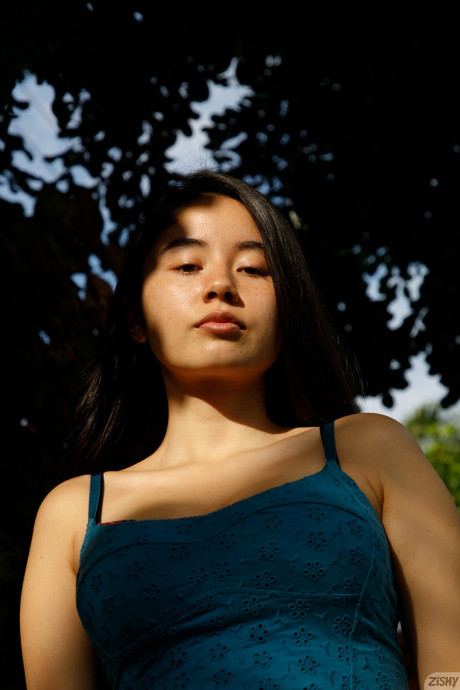 Sweet amateur babe Lolita Minh gets rid of her clothes and poses naked