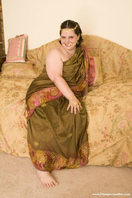 Thick solo model with saggy tits and a gigantic booty puts her bushy bush on display
