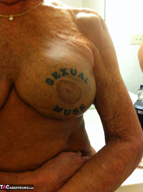 Nasty amateur granny shows her pretty undressed body and kisses a fresh teenie man