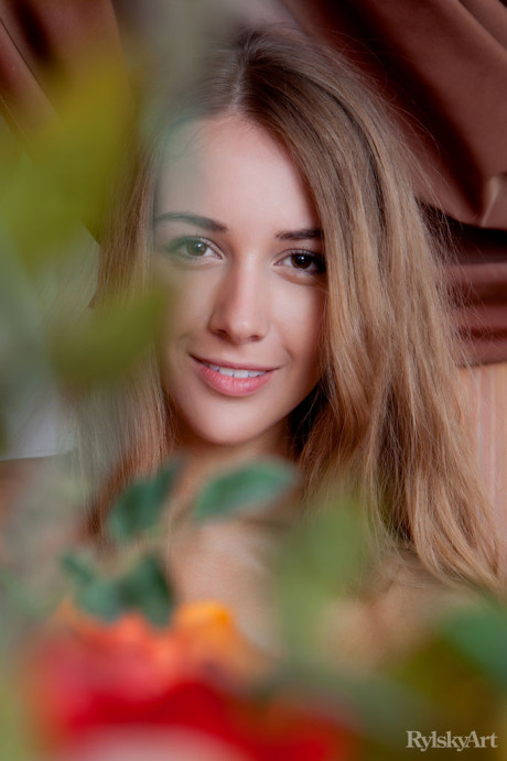 Skinny chick girl girl Lina Diamond whiles way the afternoon sitting naked in the window