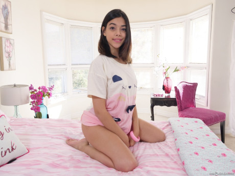 Skinny American teenie Harmony Wonder licks a thick cock & balls in POV